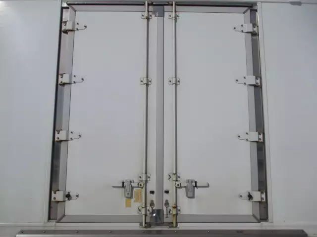 平成28年06月中古中型冷凍バン・ウィング日野レンジャーの画像9