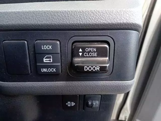 平成29年11月中古中型バストヨタコースターの画像12