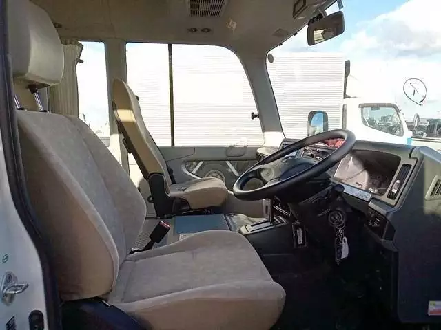 平成29年11月中古中型バストヨタコースターの画像17