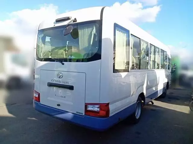 平成29年11月中古中型バストヨタコースターの画像3
