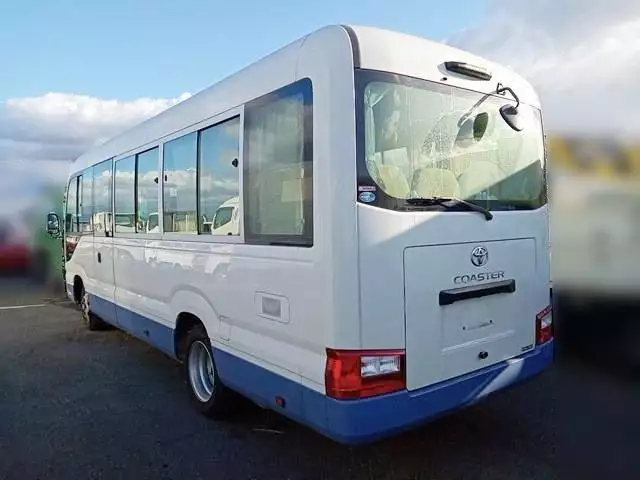 平成29年11月中古中型バストヨタコースターの画像4