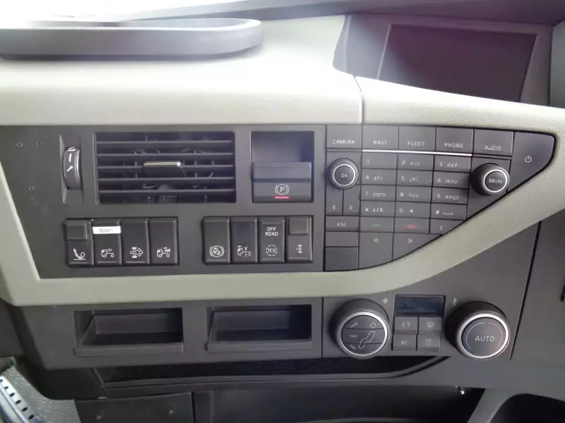 平成29年06月中古大型トラクタヘッドボルボボルボの画像37