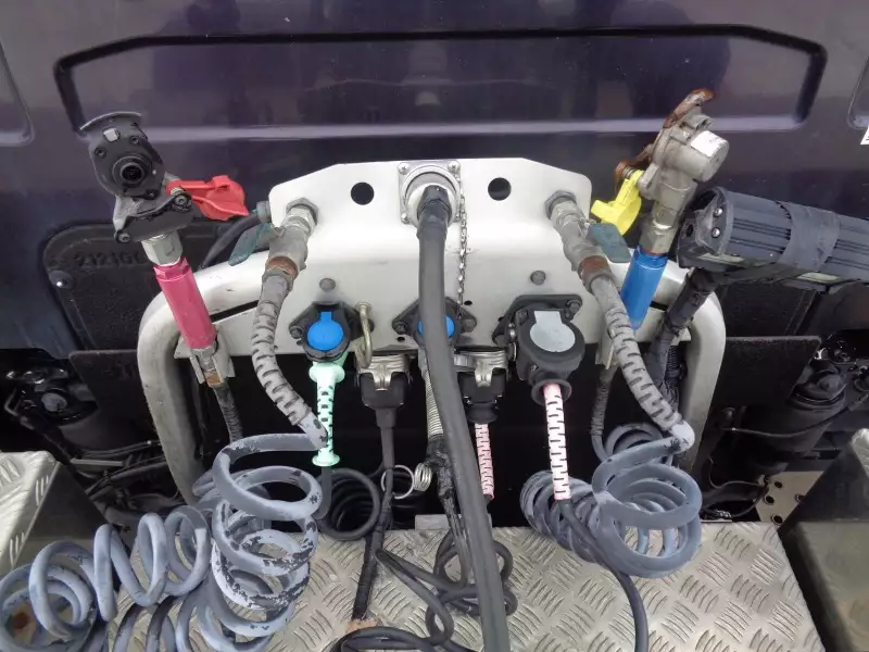 平成29年06月中古大型トラクタヘッドボルボボルボの画像9