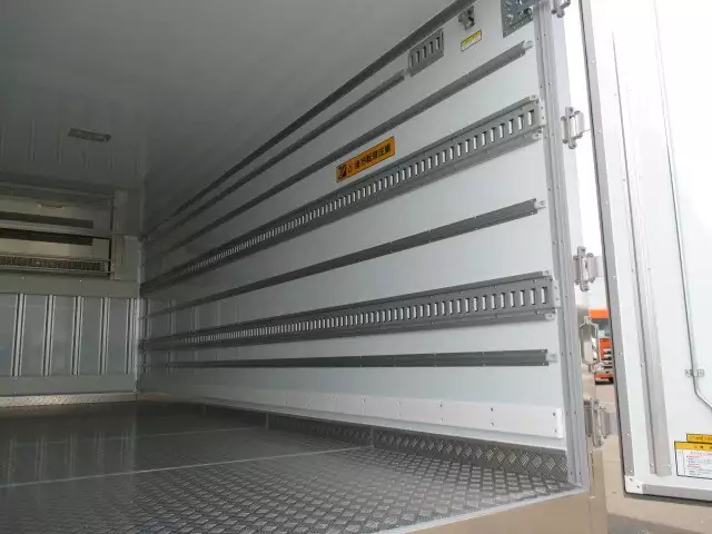 平成30年04月中古中型冷凍バン・ウィングいすゞいすゞの画像18