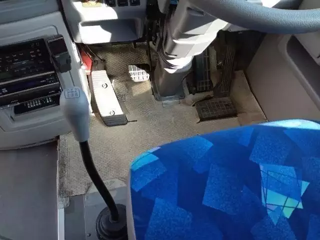 平成21年10月中古小型バスいすゞジャーニーの画像13