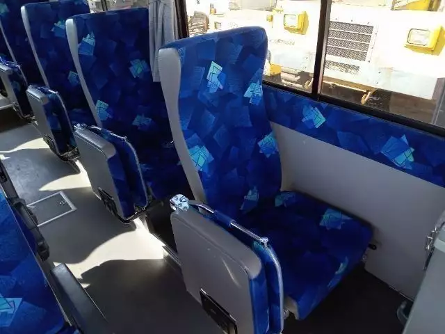 平成21年10月中古小型バスいすゞジャーニーの画像28