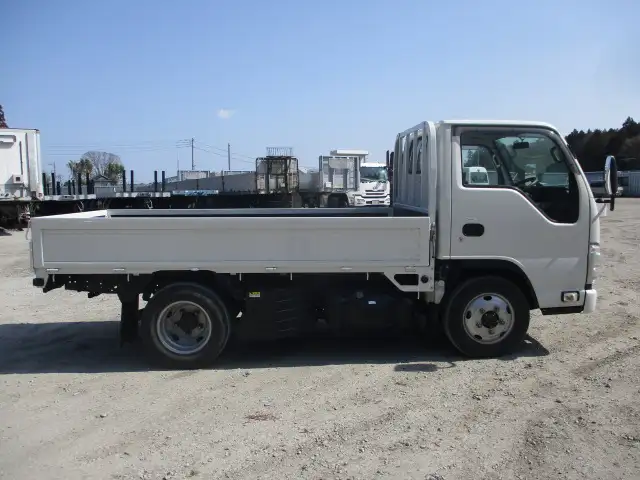 検切れ(ナンバー付)平成28年 標準ショート3t平ボディ 4WD MT 150馬力 積載:3,000kg ETC 距離:2.6万㎞の画像4