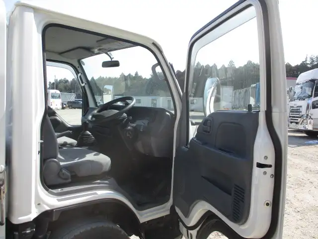 検切れ(ナンバー付)平成28年 標準ショート3t平ボディ 4WD MT 150馬力 積載:3,000kg ETC 距離:2.6万㎞の画像38