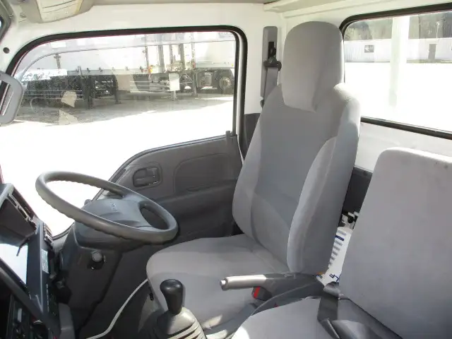 検切れ(ナンバー付)平成28年 標準ショート3t平ボディ 4WD MT 150馬力 積載:3,000kg ETC 距離:2.6万㎞の画像52