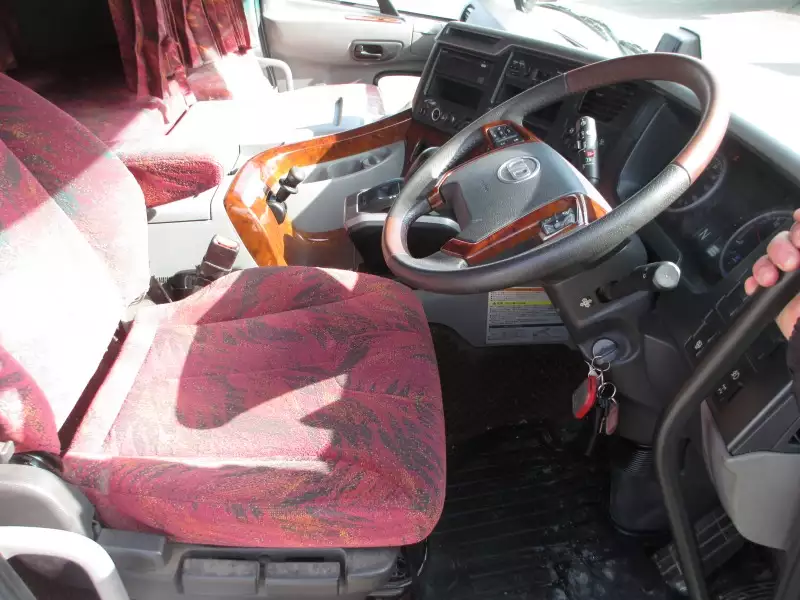 令和02年03月中古大型トラクタヘッド日産UDクオンの画像2