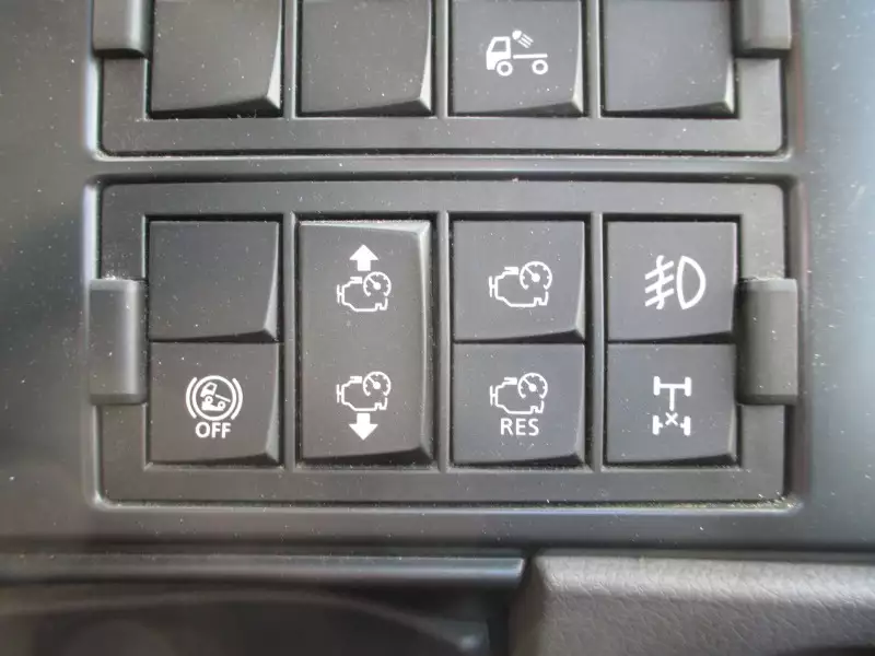 令和02年03月中古大型トラクタヘッド日産UDクオンの画像10