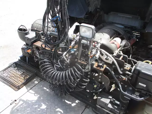 平成28年00月中古大型トラクタヘッド日産UDクオンの画像30