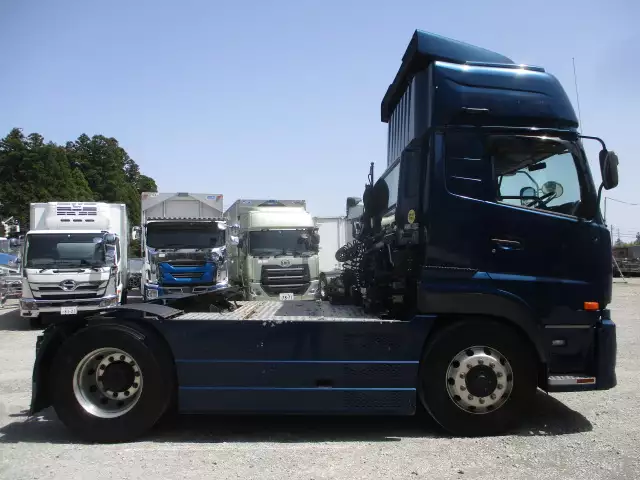 平成28年00月中古大型トラクタヘッド日産UDクオンの画像4