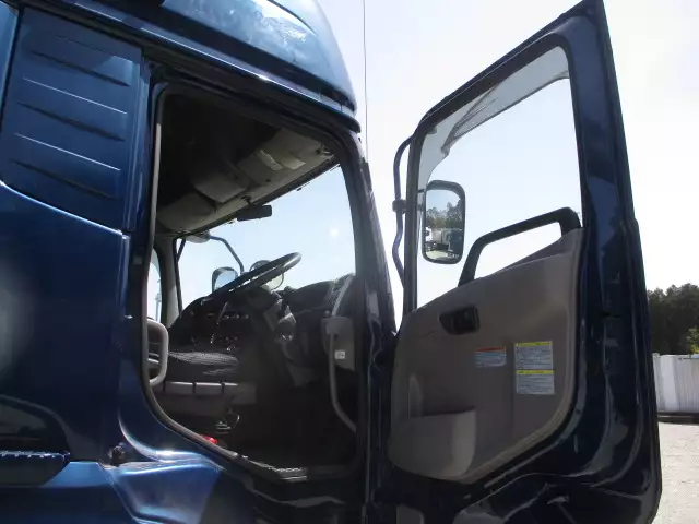 平成28年00月中古大型トラクタヘッド日産UDクオンの画像32