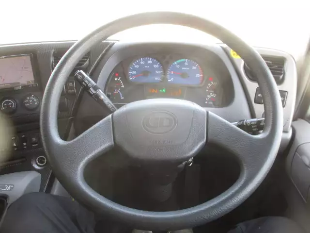 平成28年00月中古大型トラクタヘッド日産UDクオンの画像37