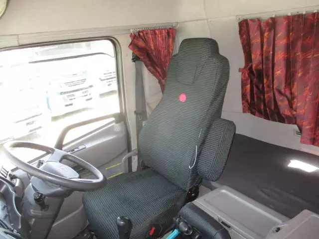 平成28年00月中古大型トラクタヘッド日産UDクオンの画像43