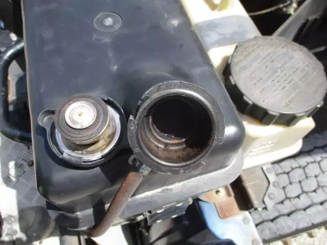 平成28年00月中古大型トラクタヘッド日産UDクオンの画像52