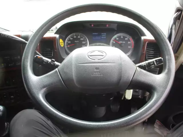 平成26年11月中古大型トラクタヘッド日野プロフィアの画像41