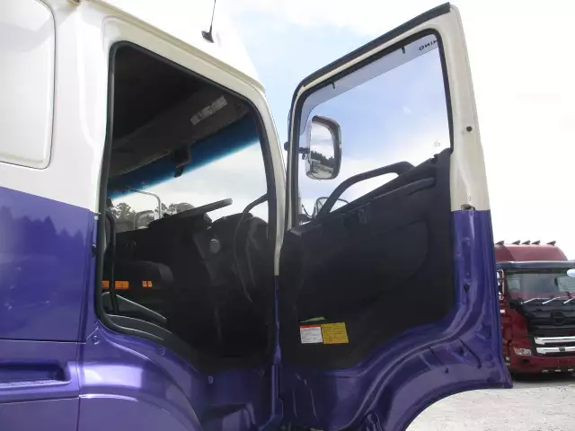 平成22年10月中古大型トラクタヘッド日野プロフィアの画像32