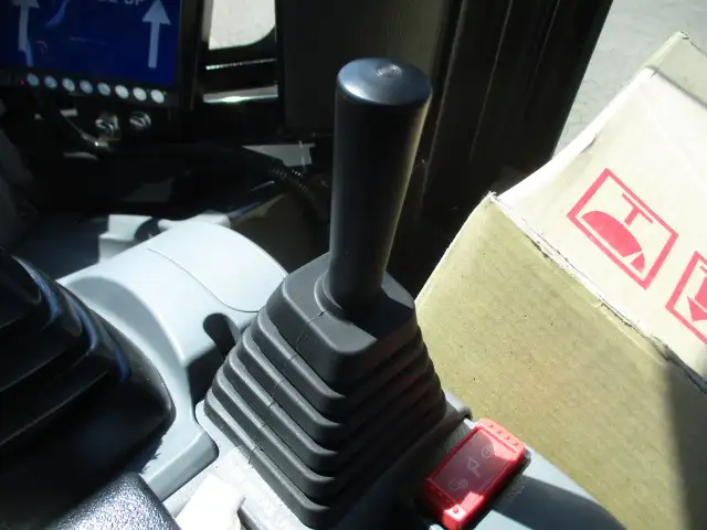 【恵庭ヤード使用】R3年  日立ZW140  タイヤショベル  スパイクタイヤ  2名キャブ  汎用ブレード  油圧ワンタッチ  STDバケット有の画像54