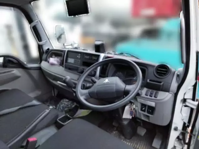 令和01年/平成31年04月中古小型冷凍バン・ウィング三菱ふそうキャンターの画像11