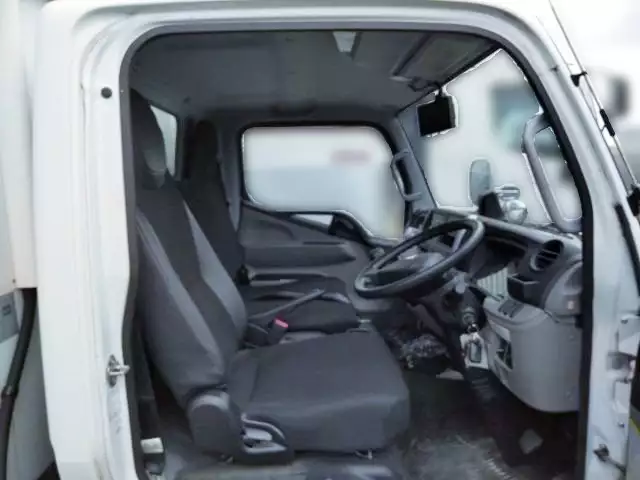 令和01年/平成31年04月中古小型冷凍バン・ウィング三菱ふそうキャンターの画像12