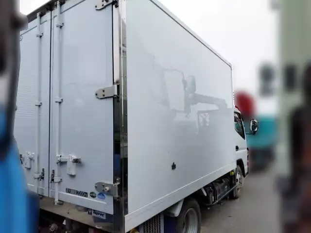 令和01年/平成31年04月中古小型冷凍バン・ウィング三菱ふそうキャンターの画像3