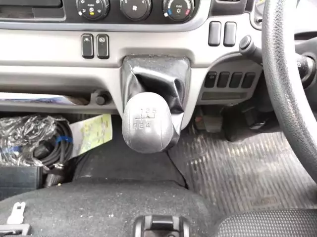 令和01年/平成31年04月中古小型冷凍バン・ウィング三菱ふそうキャンターの画像8