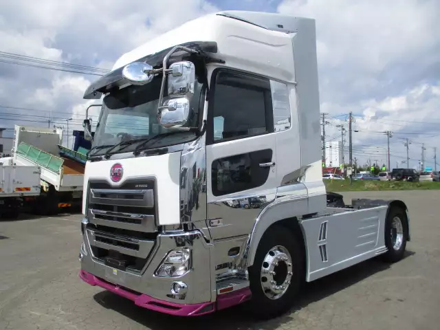 令和03年08月中古大型トラクタヘッド日産UDクオンの画像1