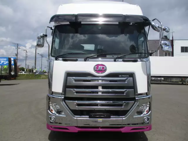 令和03年08月中古大型トラクタヘッド日産UDクオンの画像2