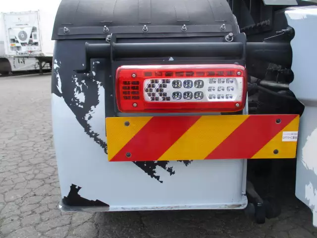 令和03年08月中古大型トラクタヘッド日産UDクオンの画像16