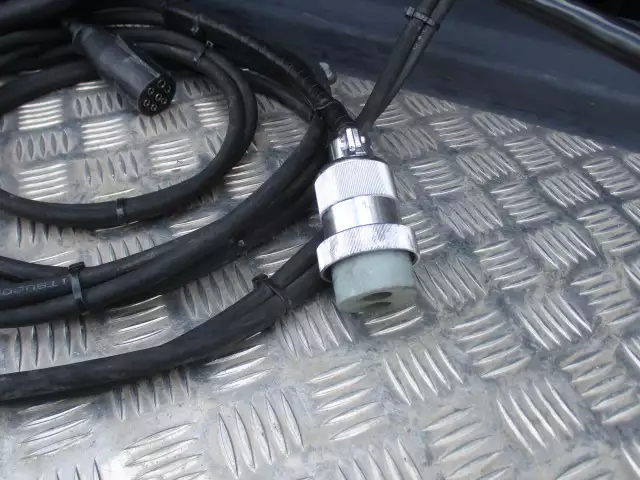 令和03年08月中古大型トラクタヘッド日産UDクオンの画像26