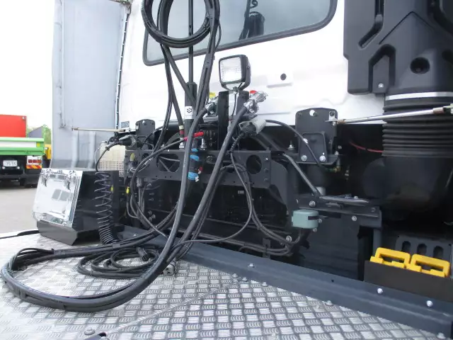 令和03年08月中古大型トラクタヘッド日産UDクオンの画像30