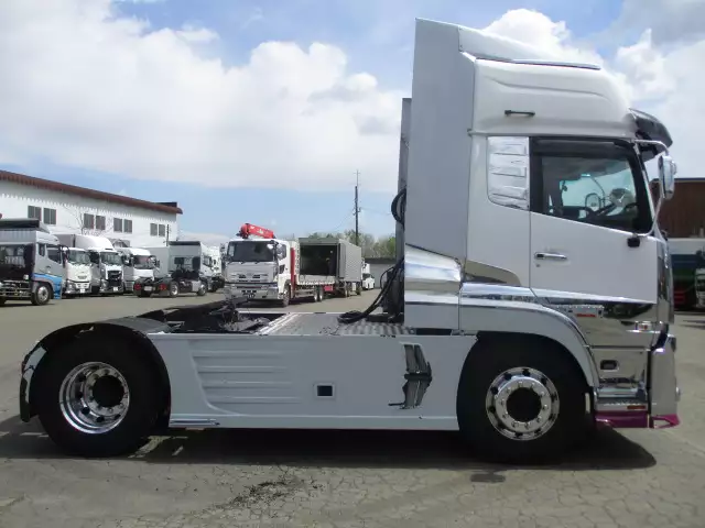 令和03年08月中古大型トラクタヘッド日産UDクオンの画像4