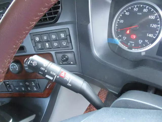 令和03年08月中古大型トラクタヘッド日産UDクオンの画像32