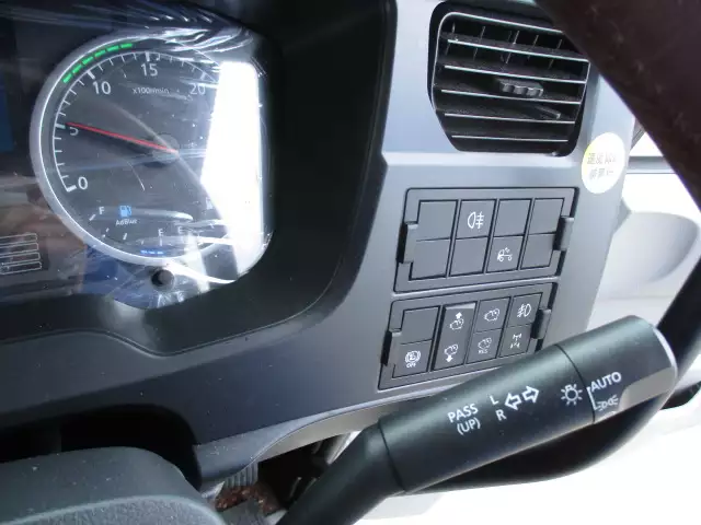 令和03年08月中古大型トラクタヘッド日産UDクオンの画像35