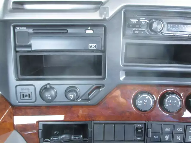 令和03年08月中古大型トラクタヘッド日産UDクオンの画像37