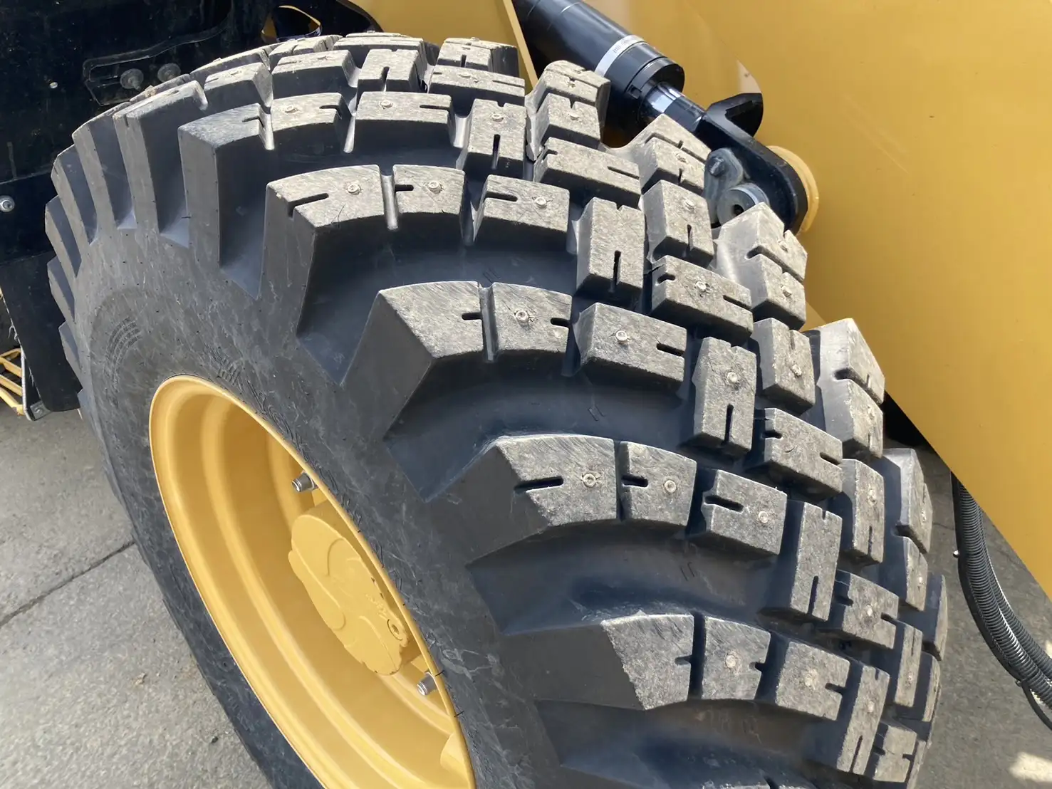 車検:令和8年11月29日 令和4年 キャタピラー 910 汎用タイヤショベル アワー:350h 距離:1,660㎞ バケット付きの画像13