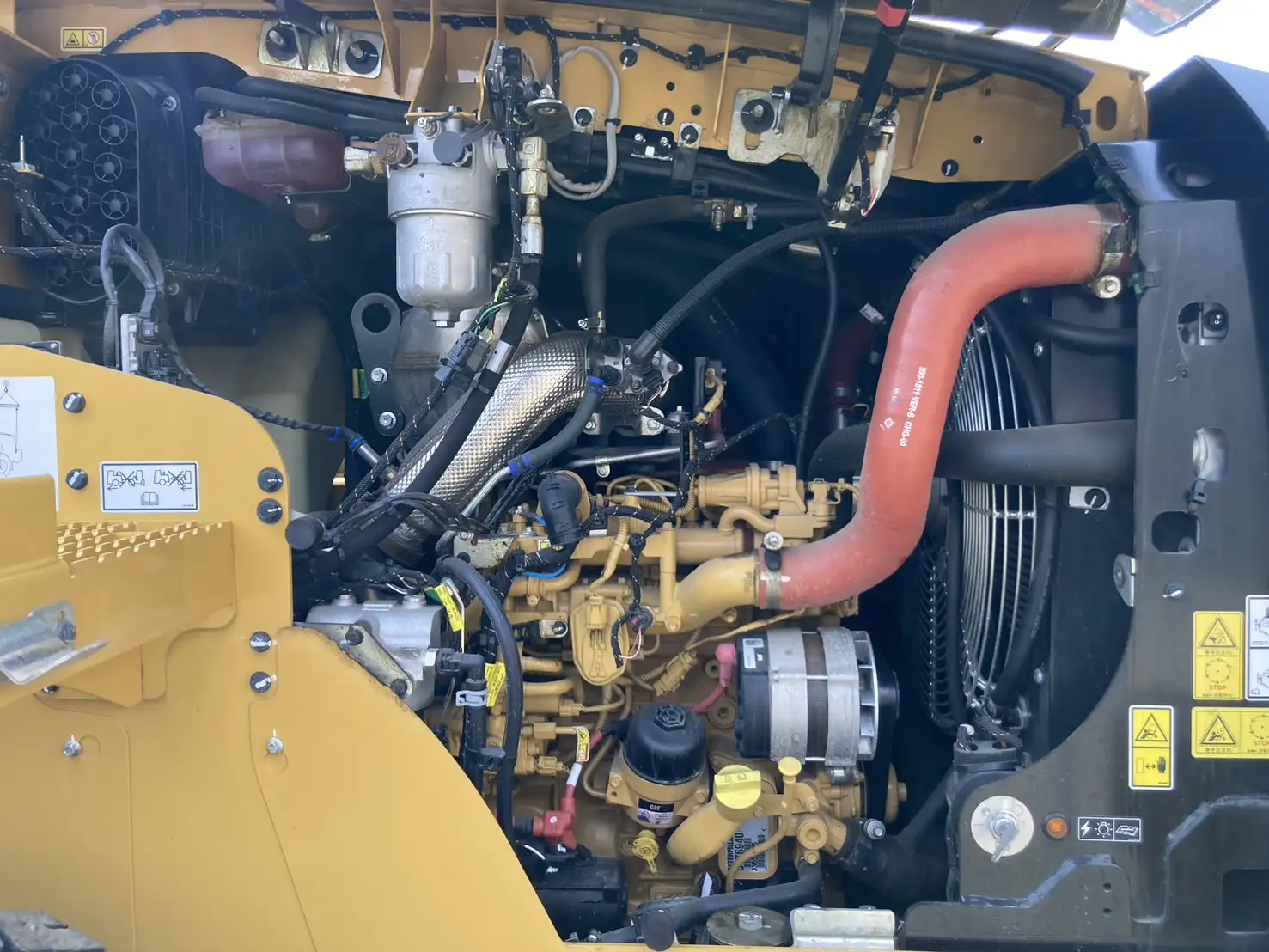 車検:令和8年11月29日 令和4年 キャタピラー 910 汎用タイヤショベル アワー:350h 距離:1,660㎞ バケット付きの画像18