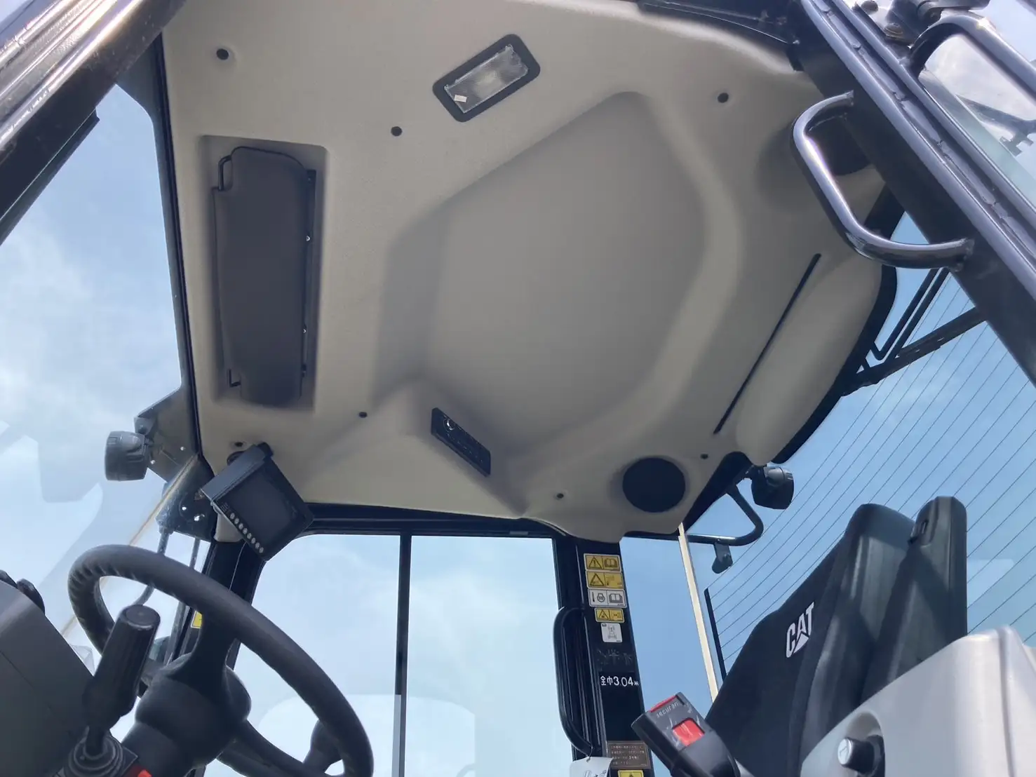 車検:令和8年11月29日 令和4年 キャタピラー 910 汎用タイヤショベル アワー:350h 距離:1,660㎞ バケット付きの画像20