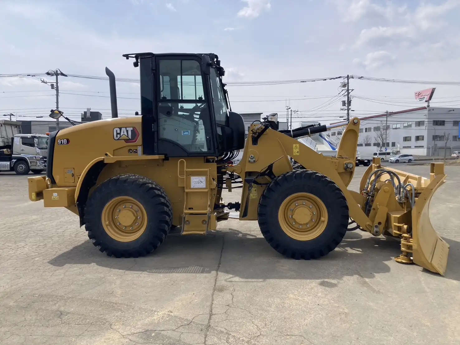 車検:令和8年11月29日 令和4年 キャタピラー 910 汎用タイヤショベル アワー:350h 距離:1,660㎞ バケット付きの画像4