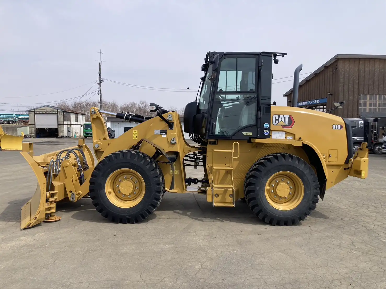 車検:令和8年11月29日 令和4年 キャタピラー 910 汎用タイヤショベル アワー:350h 距離:1,660㎞ バケット付きの画像8