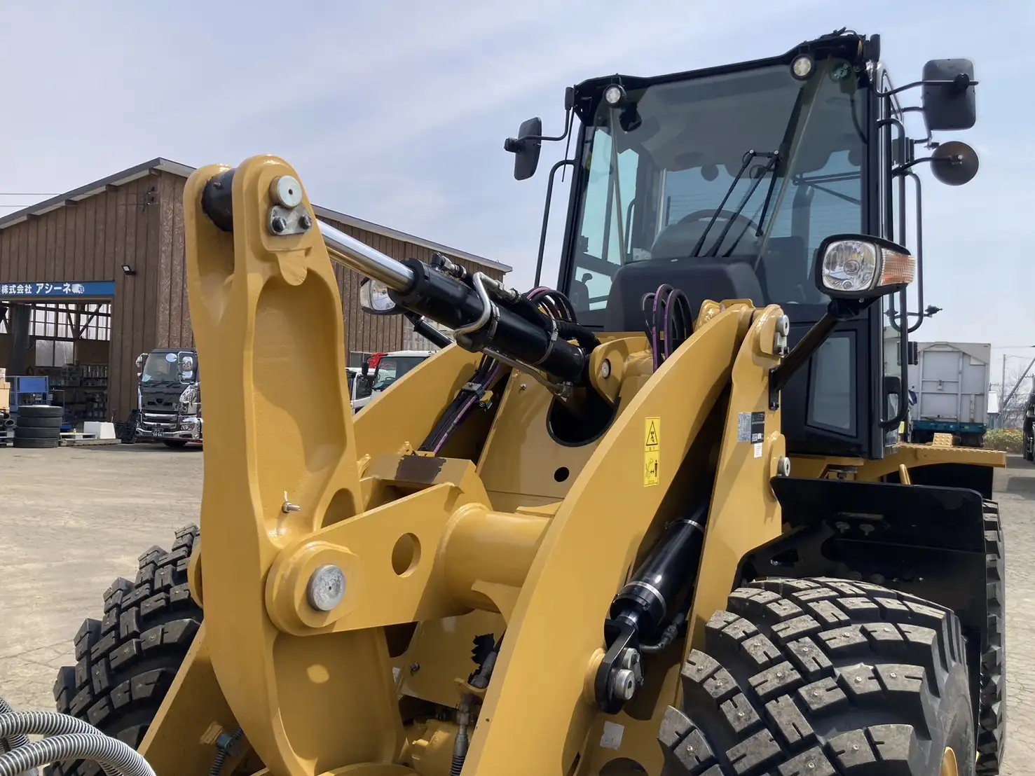 車検:令和8年11月29日 令和4年 キャタピラー 910 汎用タイヤショベル アワー:350h 距離:1,660㎞ バケット付きの画像10