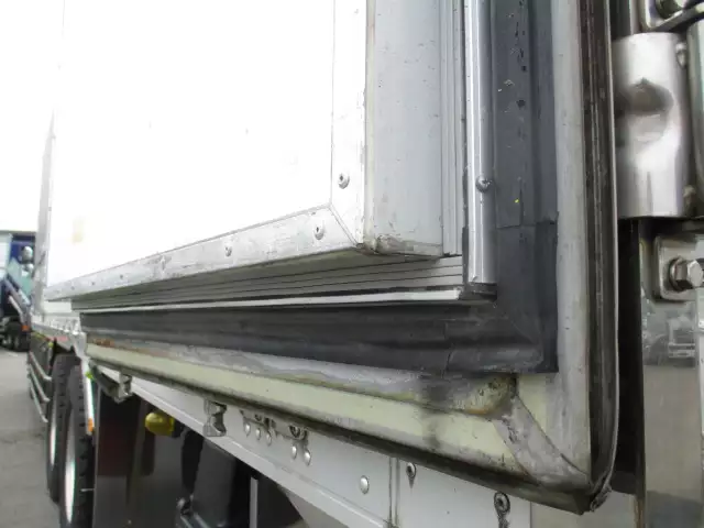 平成30年05月中古大型冷凍バン・ウィング日産UDクオンの画像32