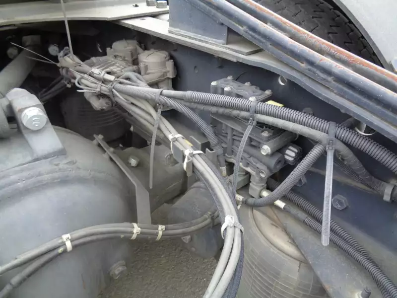 平成28年05月中古大型トラクタヘッド日産UDクオンの画像15