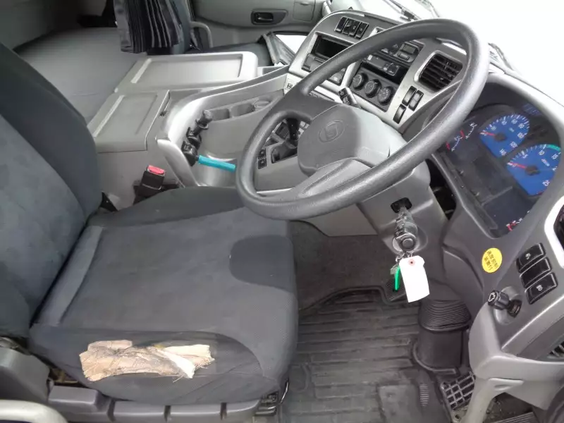 平成28年05月中古大型トラクタヘッド日産UDクオンの画像26