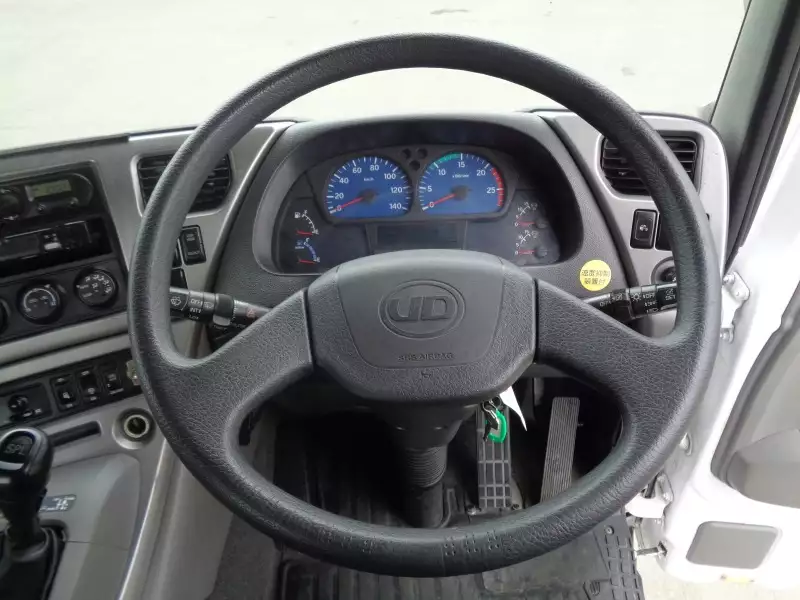 平成28年05月中古大型トラクタヘッド日産UDクオンの画像28