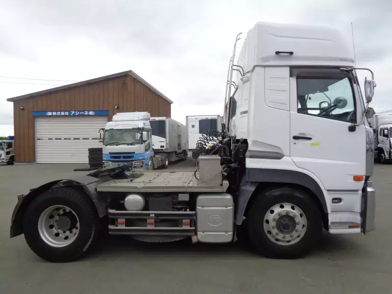 平成28年05月中古大型トラクタヘッド日産UDクオンの画像4