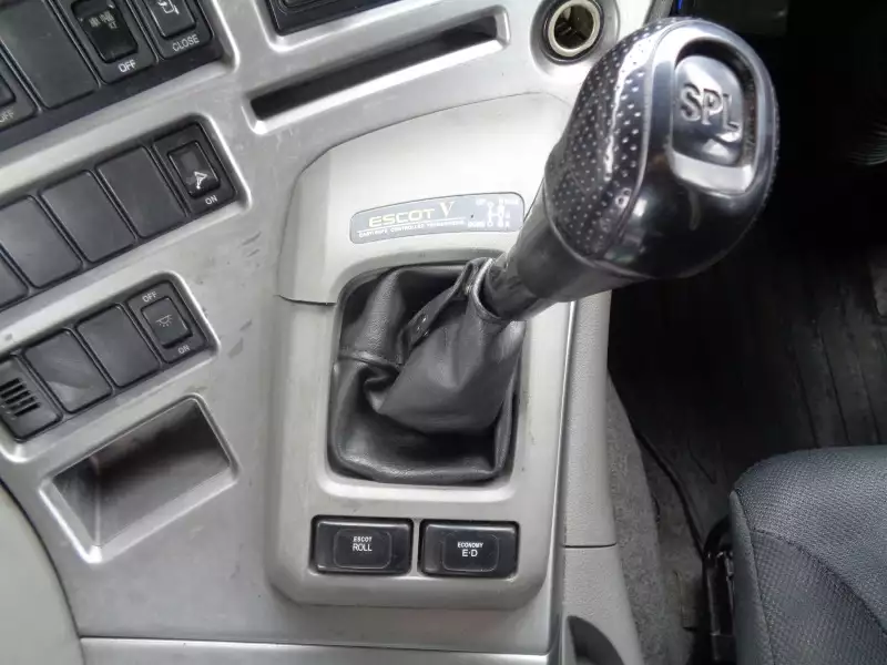 平成28年05月中古大型トラクタヘッド日産UDクオンの画像31