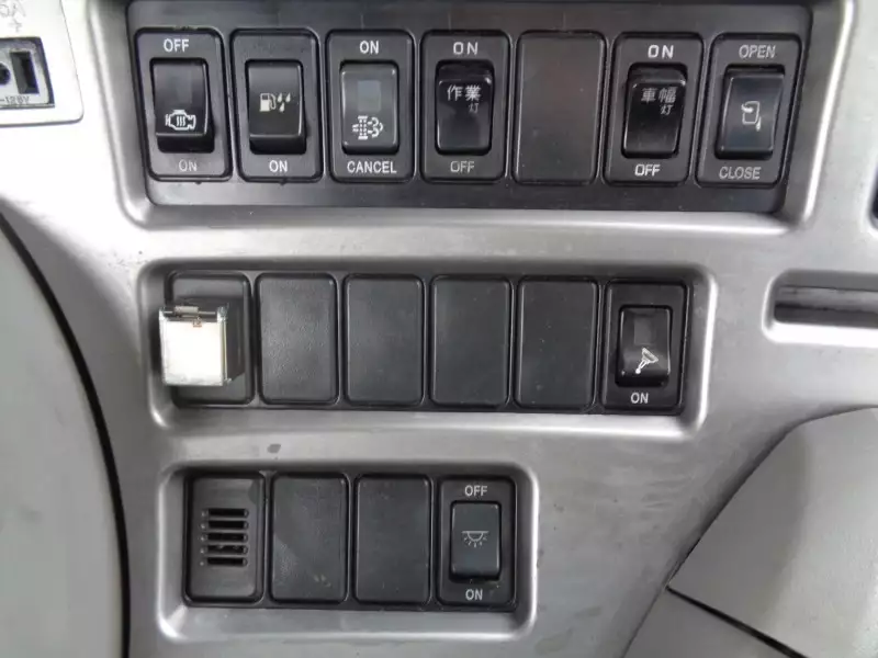 平成28年05月中古大型トラクタヘッド日産UDクオンの画像33